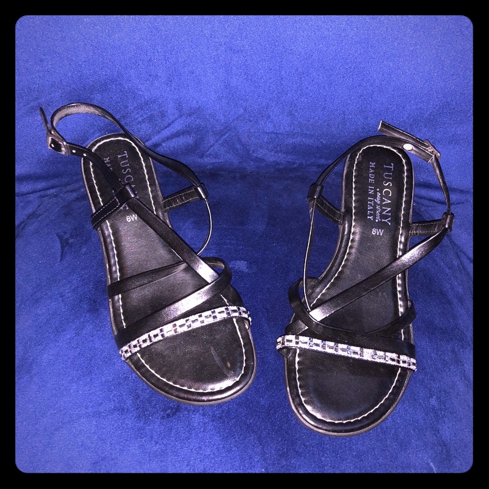 Strappy sandals - size 8w